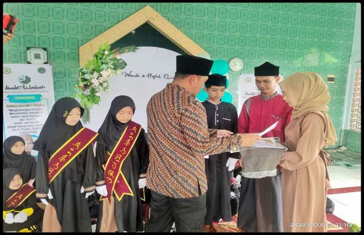 Penganugerahan santri 